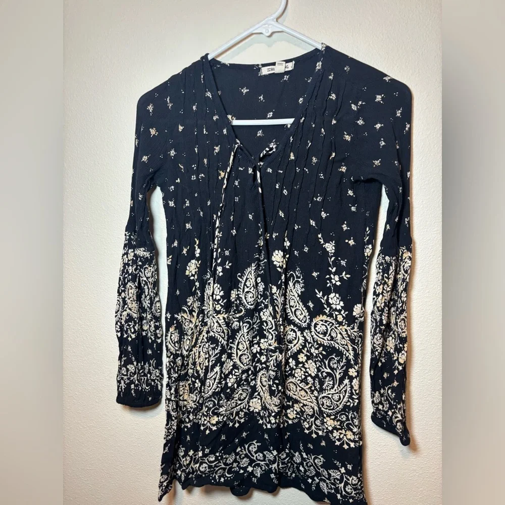 Billabong Navy and Cream Floral Shirt Size XS‎